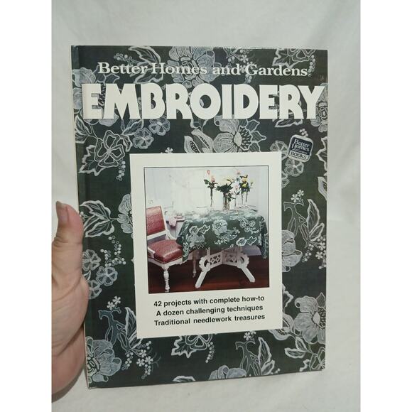 Better Homes And Gardens Embroidery Vintage 1978 Hardcover Book W/ BONUS BOOK - Picture 1 of 13